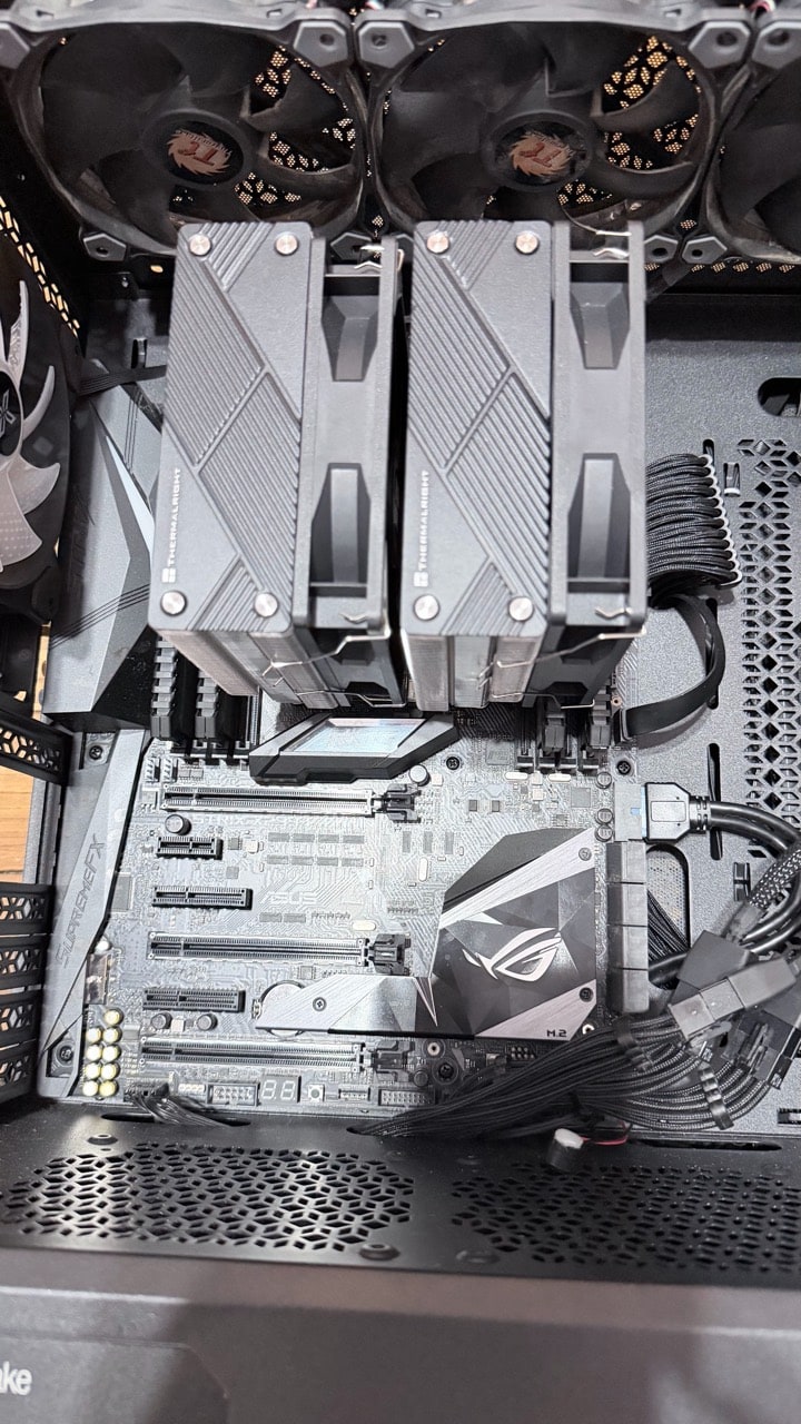 Motherboard M.2 area inspected during the on-site SSD installation in Xindian